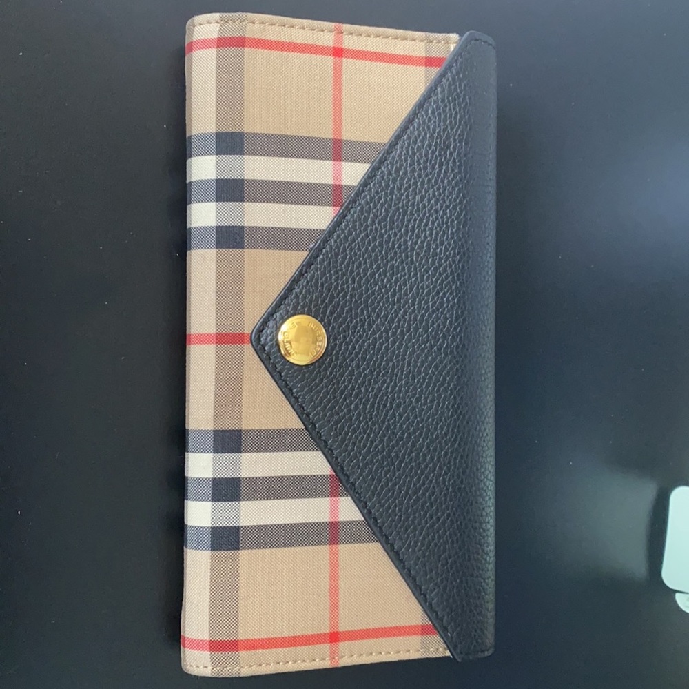 I No Longer Use The Wallet. Basically New. - image 4